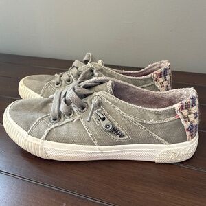 Slip on sneakers size 1